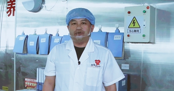 全國五一勞動獎?wù)芦@得者、陜西榆林四海食品配送有限責(zé)任公司生產(chǎn)班組組長 趙志新 李凡攝_副本.jpg