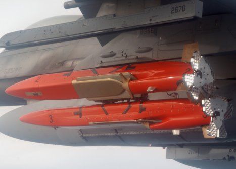 獨(dú)立的干擾機(jī)是一個(gè)誘餌,設(shè)計(jì)飛入敵方雷達(dá)威脅圈內(nèi),從而將敵方注意力從其載機(jī)中引開(kāi)